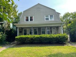 featured image of 35 W Como Ave