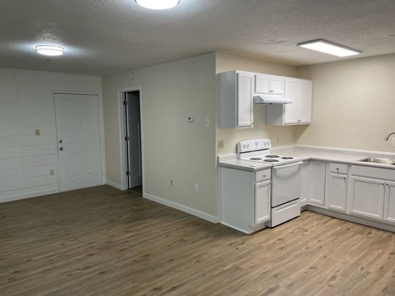 404 S 11th St - Photo 2 of 7