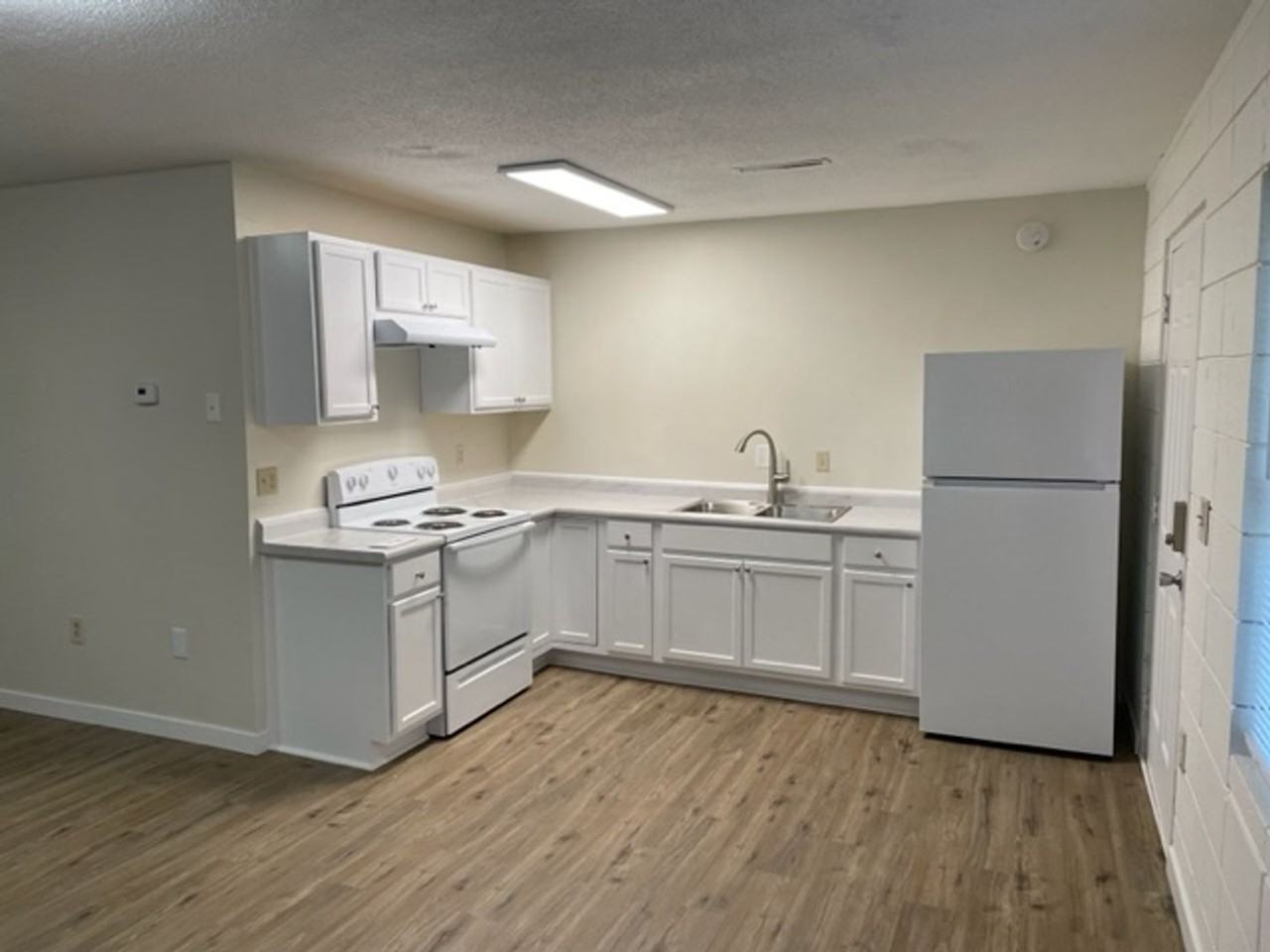 404 S 11th St - Photo 3 of 7