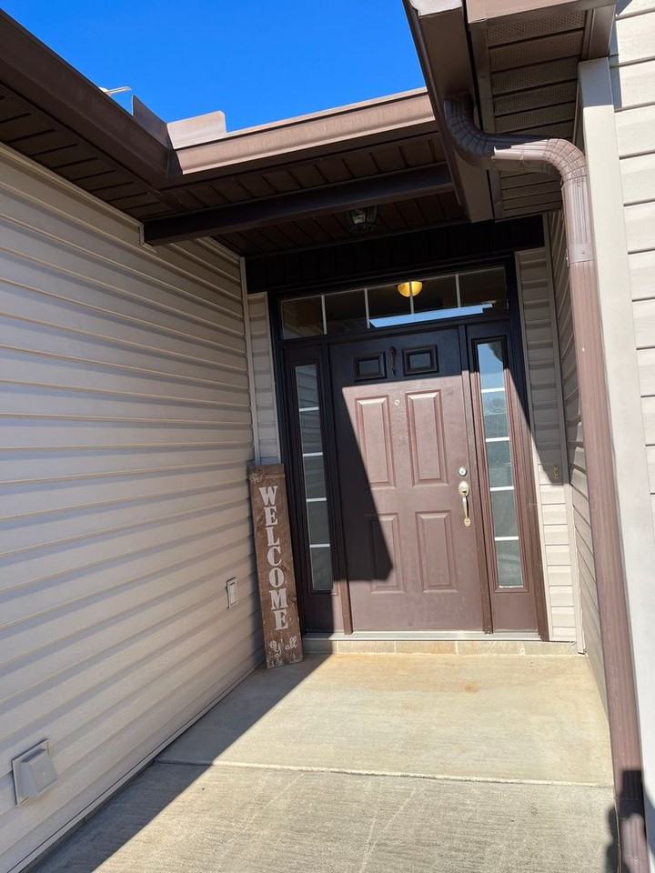 417 Abigail Ct - Photo 2 of 24