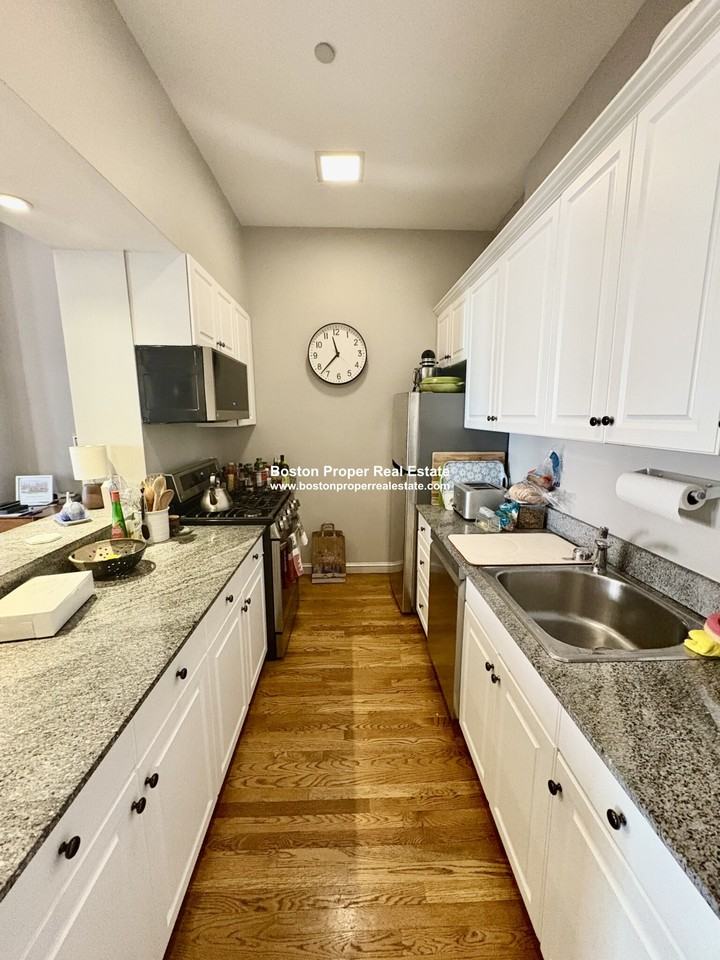 331 Beacon St #3 - Photo 3 of 20
