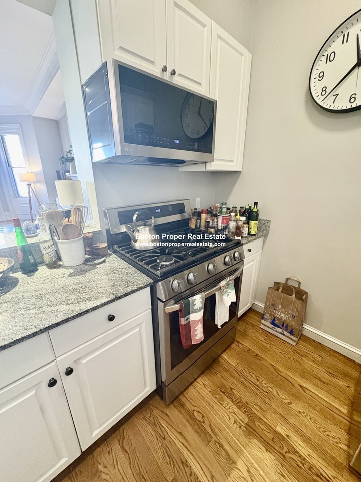 331 Beacon St #3 - Photo 5 of 20