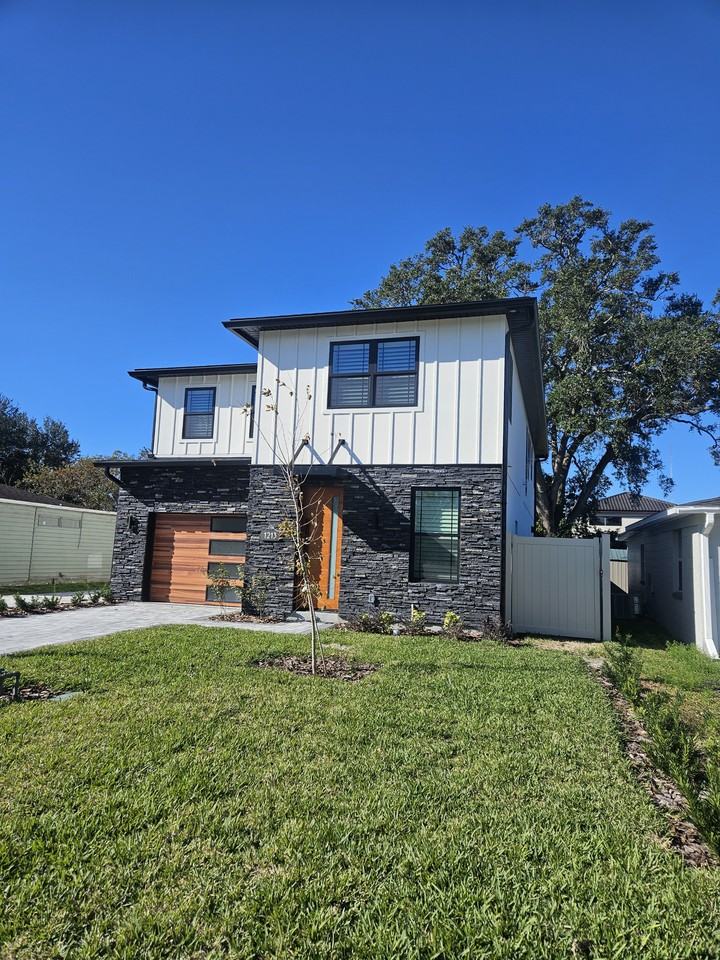 1213 Formosa Ave #NA - Photo 2 of 23