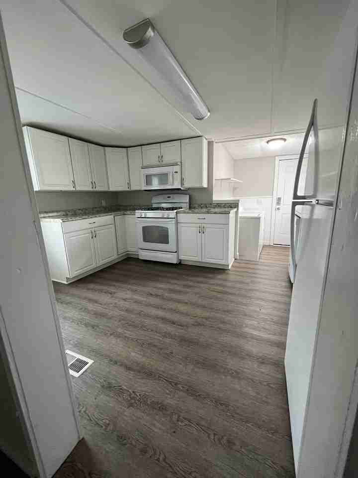917 Innes St Ne #NA - Photo 7 of 20
