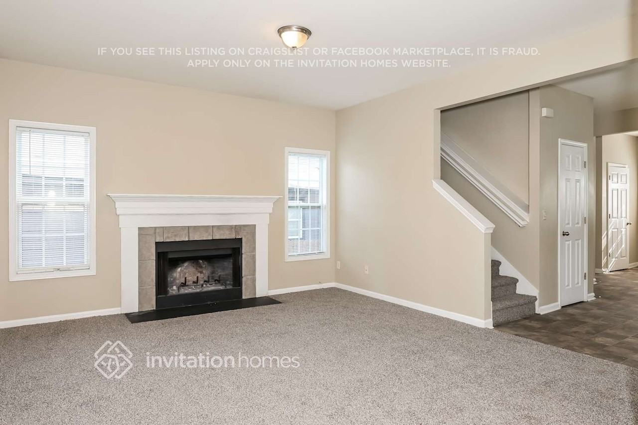 1331 Arkwright Pl Se - Photo 2 of 16