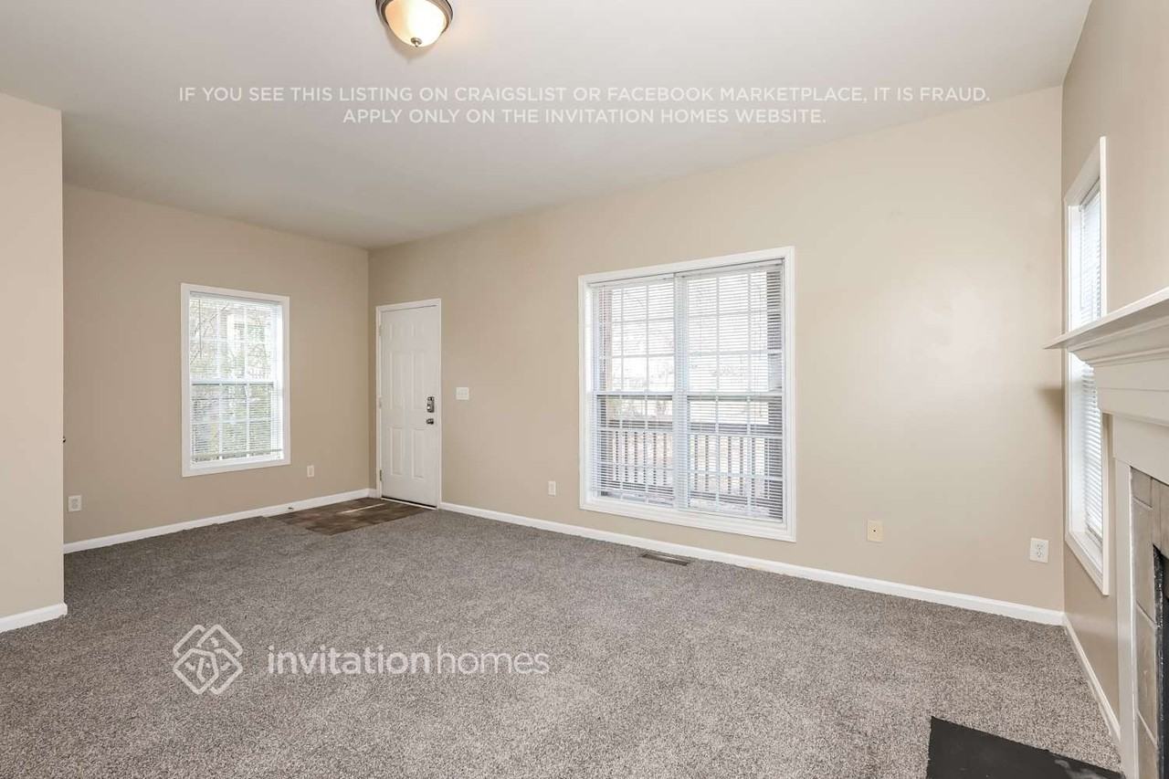 1331 Arkwright Pl Se - Photo 3 of 16
