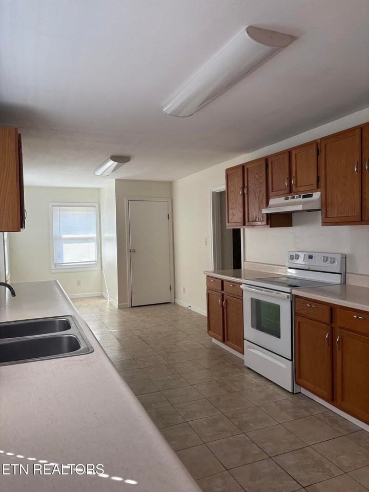 1205 Mobile Drive - Photo 2 of 13