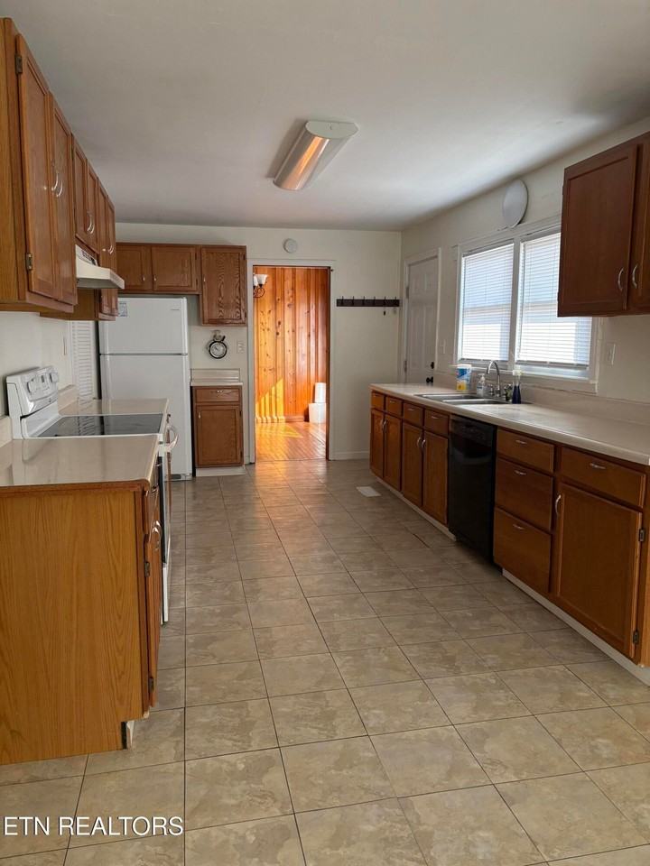 1205 Mobile Drive - Photo 3 of 13