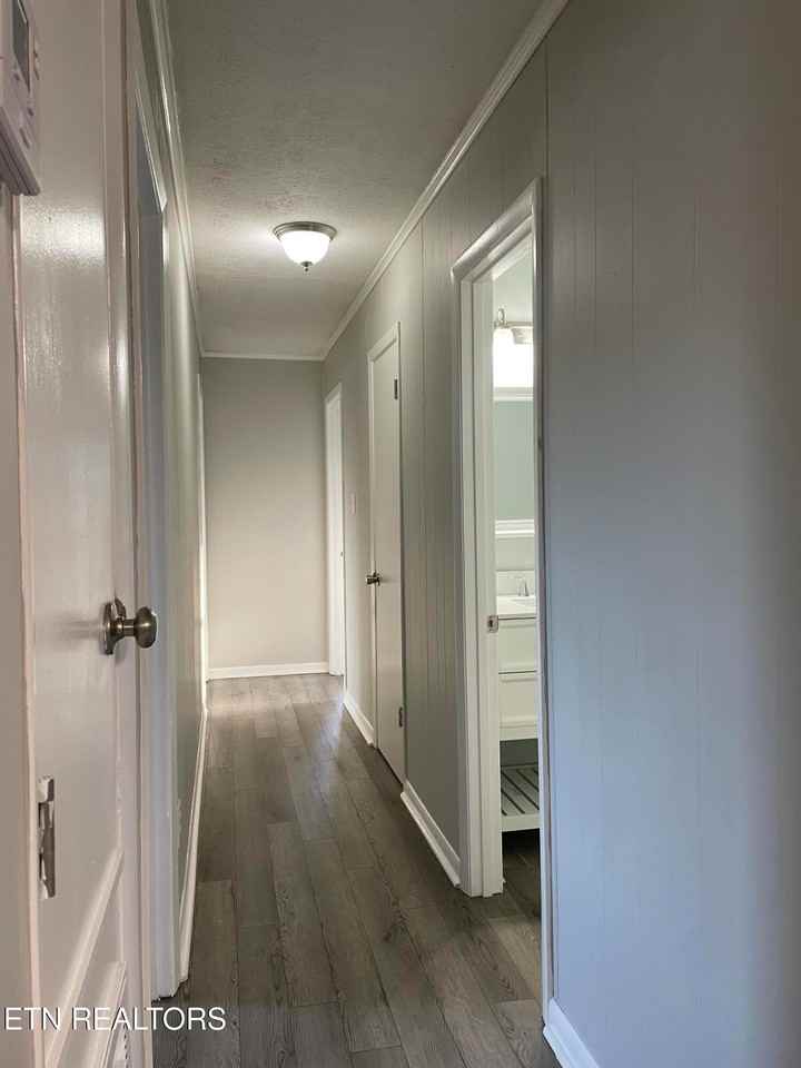 306 N Ridge Ave - Photo 5 of 10