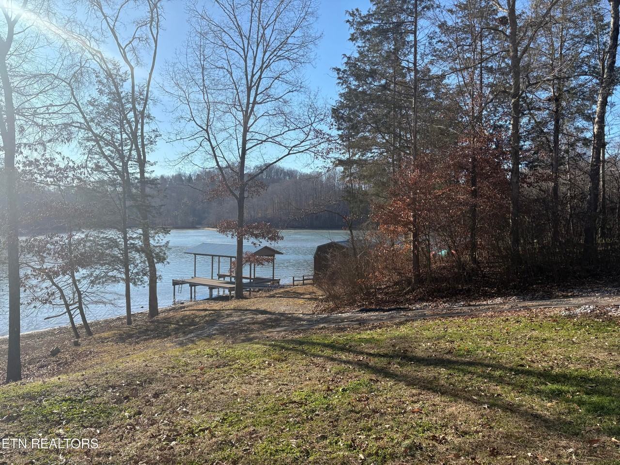 426 Lakecrest Dr - Photo 4 of 10