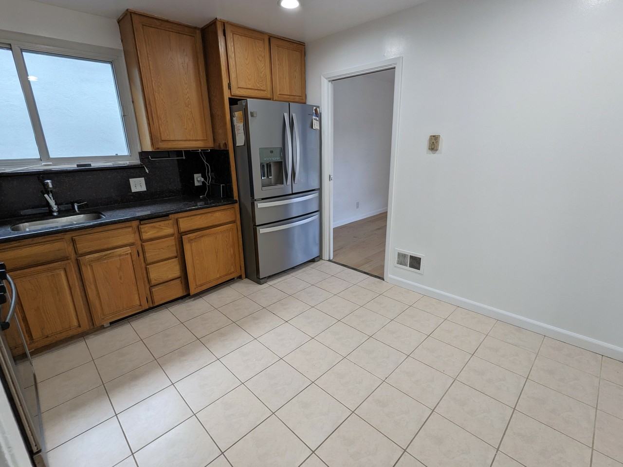 61 Wakefield Ave - Photo 3 of 12