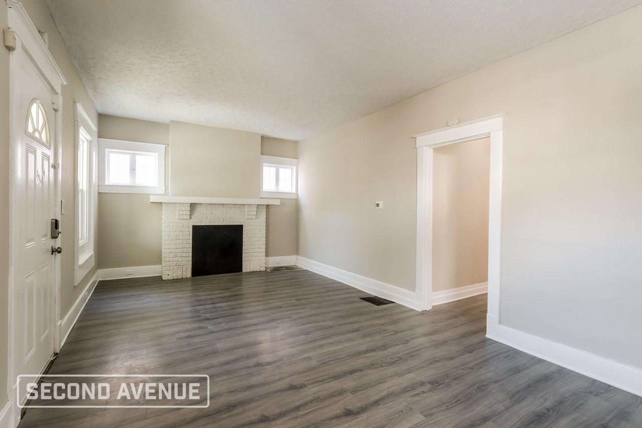 646 S 43rd St - Photo 6 of 29
