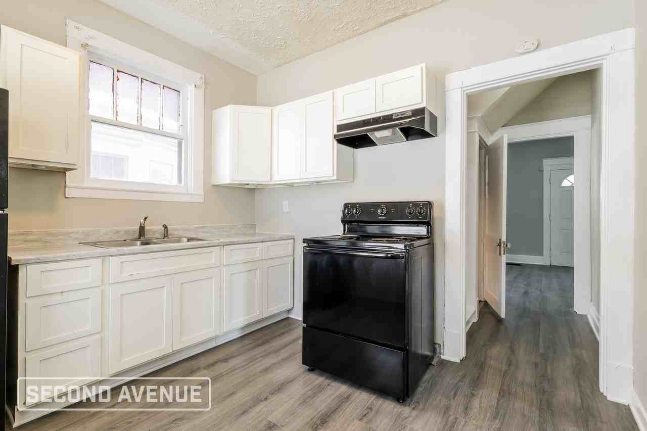 646 S 43rd St - Photo 7 of 29