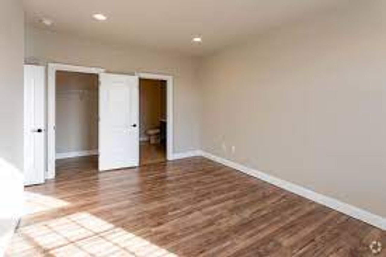 1100 Hunters Run Drive - Photo 4 of 47