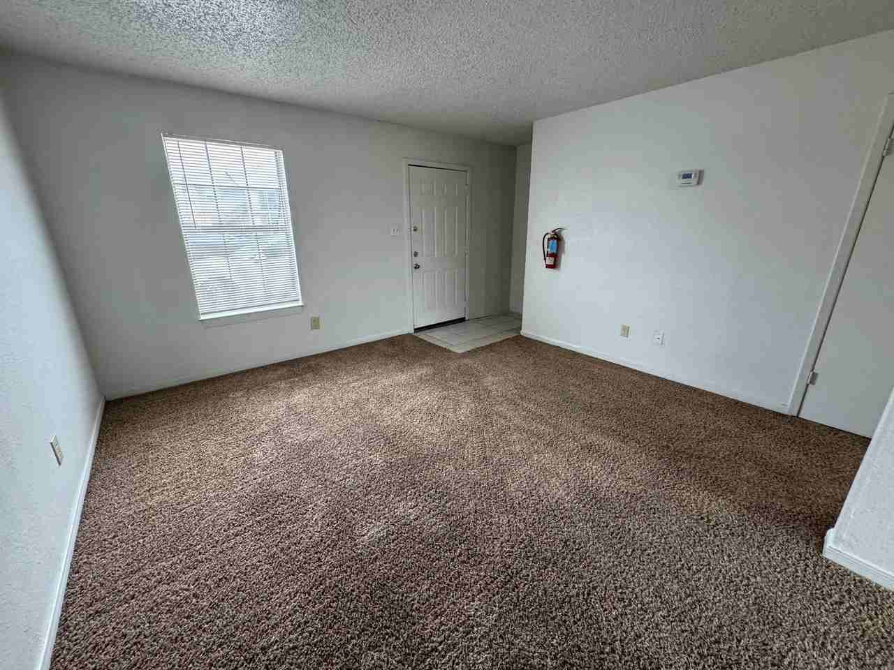 1006 Eastside Dr - Photo 2 of 33