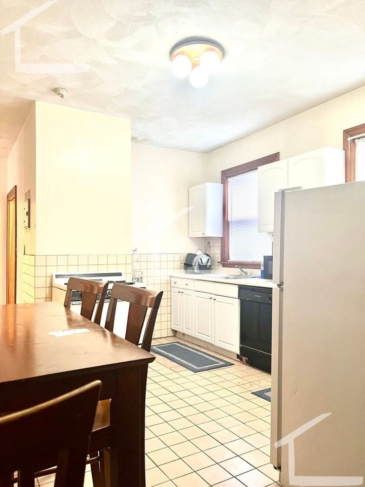 38 Linden St - Photo 5 of 6