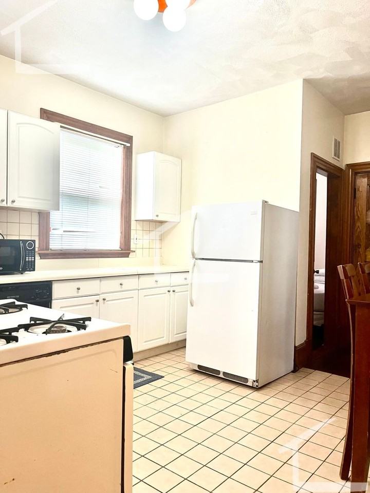 38 Linden St - Photo 6 of 6