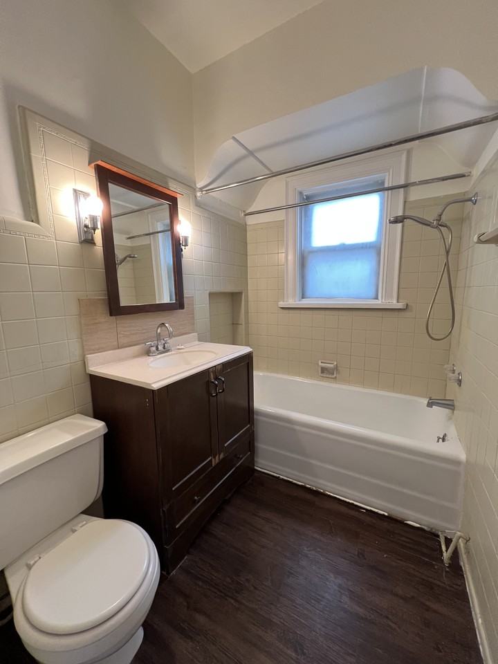 Elwood - Photo 5 of 9