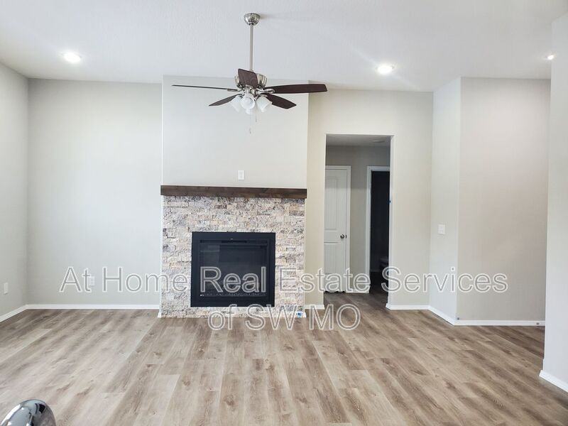 624 S Southgate - Photo 2 of 19