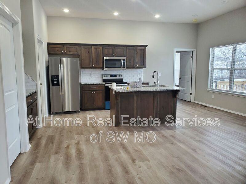 624 S Southgate - Photo 3 of 19