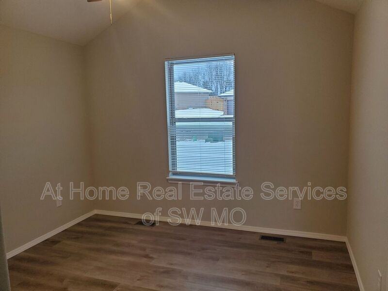 624 S Southgate - Photo 5 of 19