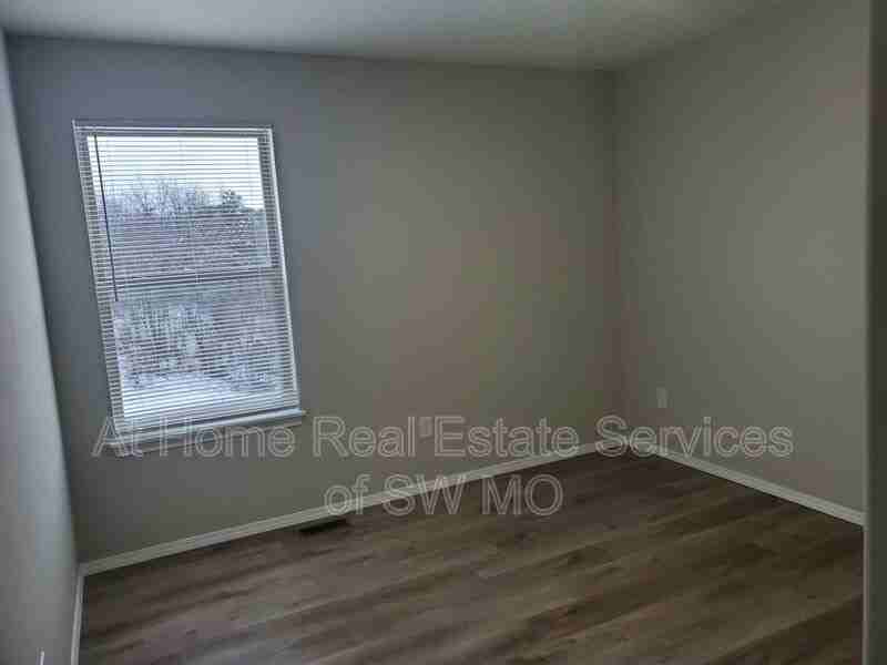 624 S Southgate - Photo 6 of 19