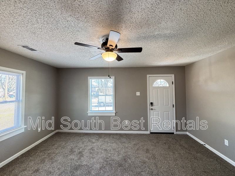 607 Pollock St - Photo 2 of 13