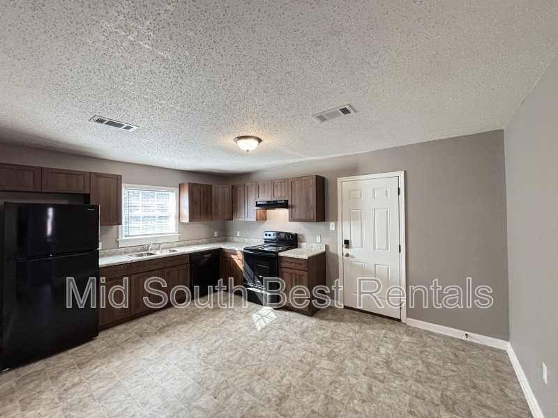 607 Pollock St - Photo 3 of 13