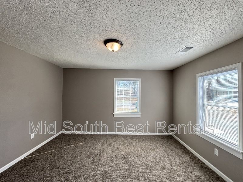 607 Pollock St - Photo 6 of 13