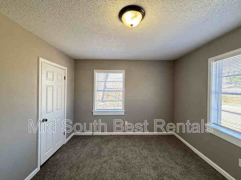 607 Pollock St - Photo 7 of 13