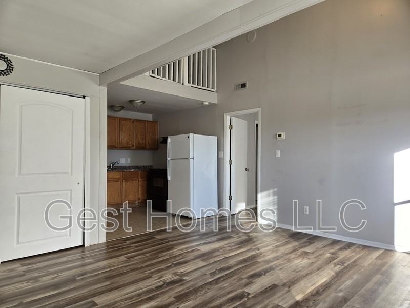 26509 Inkster Rd #EAST - Photo 6 of 11
