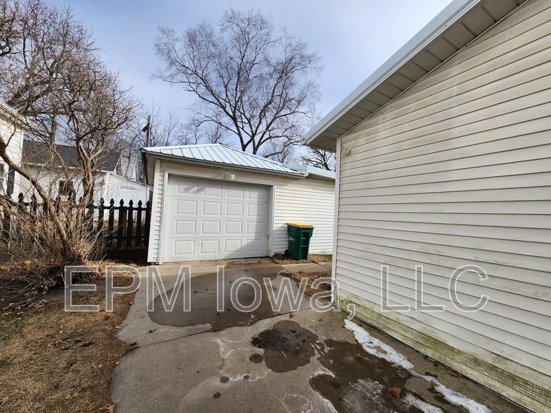 408 3rd Ave Se - Photo 2 of 17