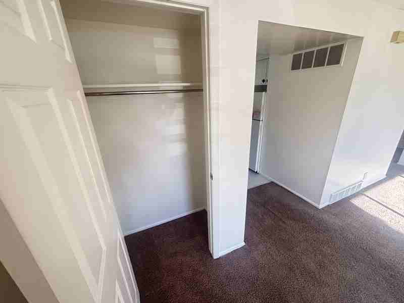 1125 E St - Photo 4 of 16