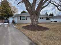 917 Meadowview Dr - Photo 1 of 1