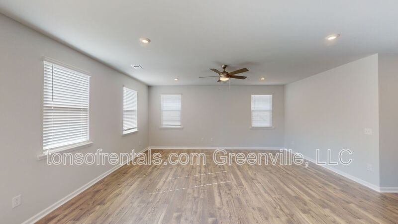 1109 Maridian St - Photo 5 of 21
