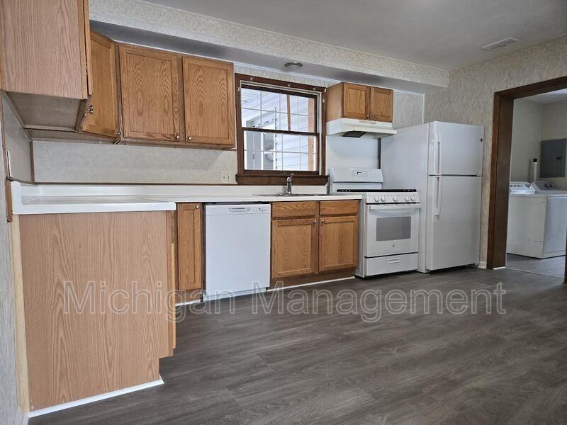 6927 Janet St - Photo 3 of 16