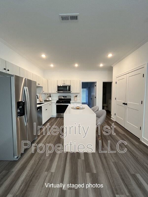 8838 N Helena Ave - Photo 4 of 19