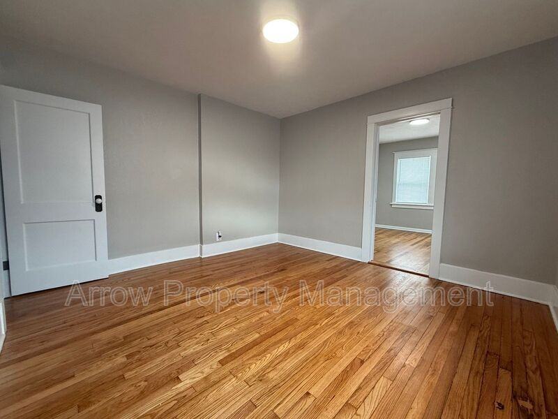 130 N 27th St #2 - Photo 4 of 8