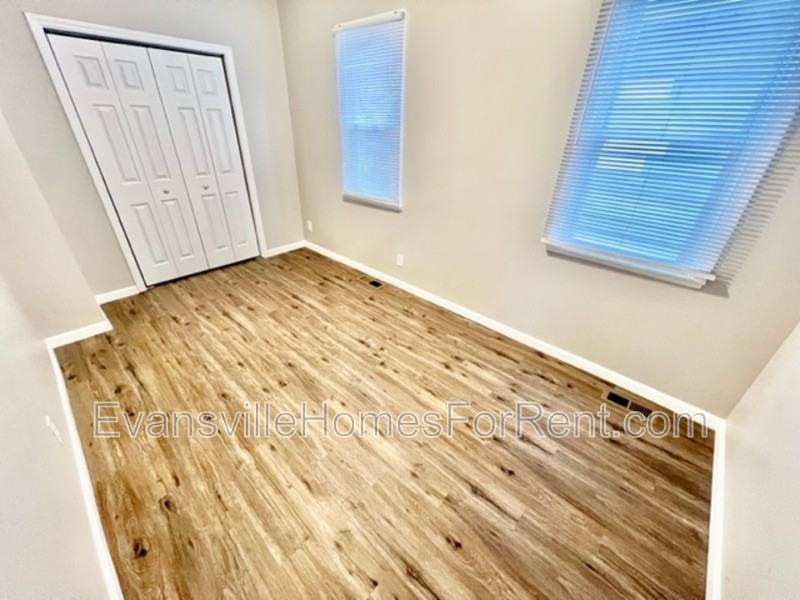 2812 B St - Photo 6 of 9