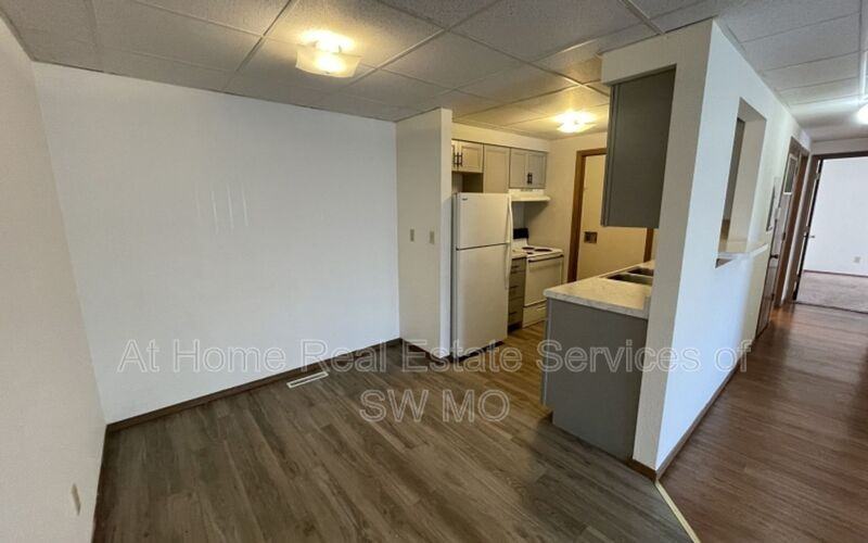 701 E Bain St - Photo 2 of 8