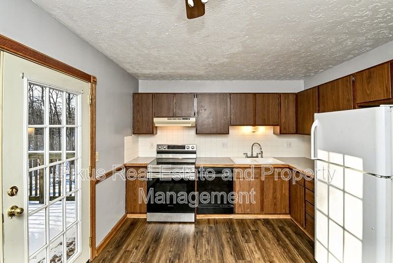 4266 S Main St - Photo 3 of 12