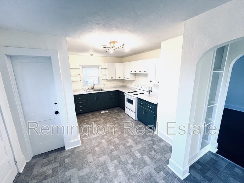 8825 Kentuck Rd - Photo 3 of 11