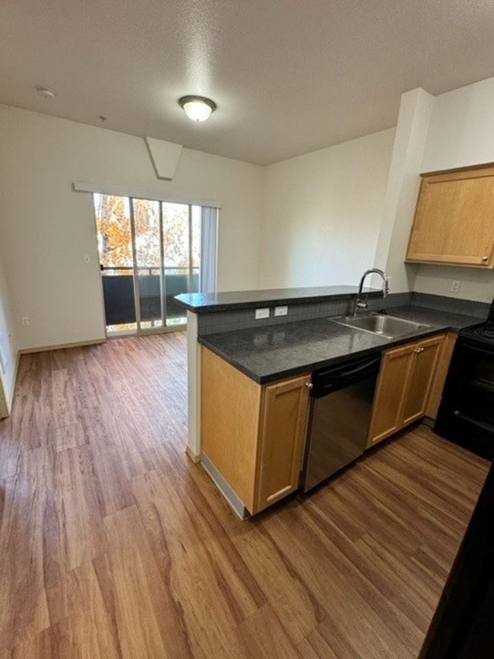 Louis York Apartments - Photo 7 of 22