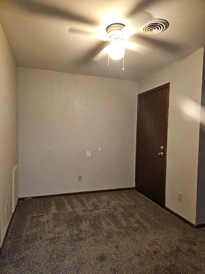 114 S Main St - Photo 5 of 9