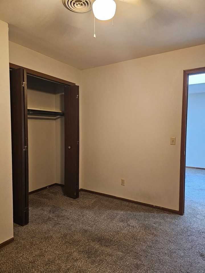 114 S Main St - Photo 6 of 9