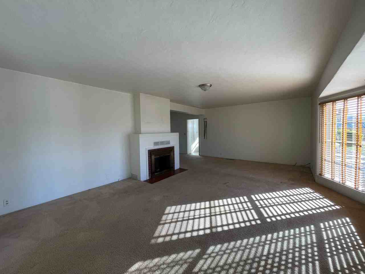 136 N G St - Photo 2 of 9