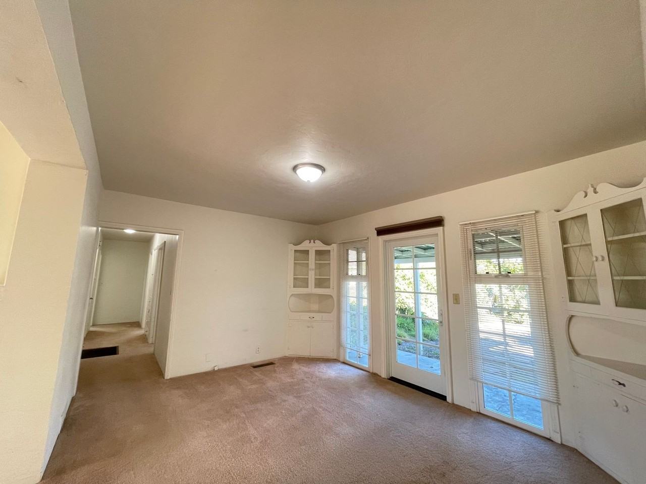 136 N G St - Photo 3 of 9