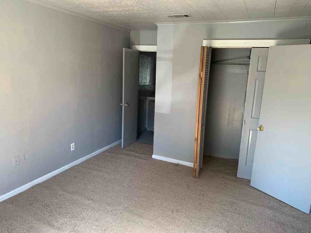 3032 Desoto St - Photo 2 of 6