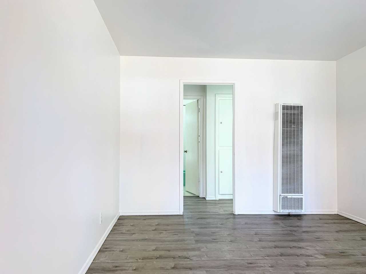 5479 Carlson Dr - Photo 4 of 22