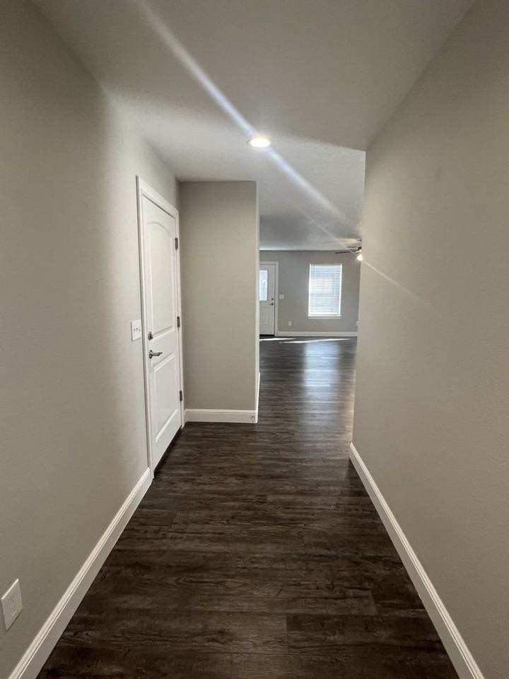 1827 Pennsylvania Ave - Photo 2 of 15